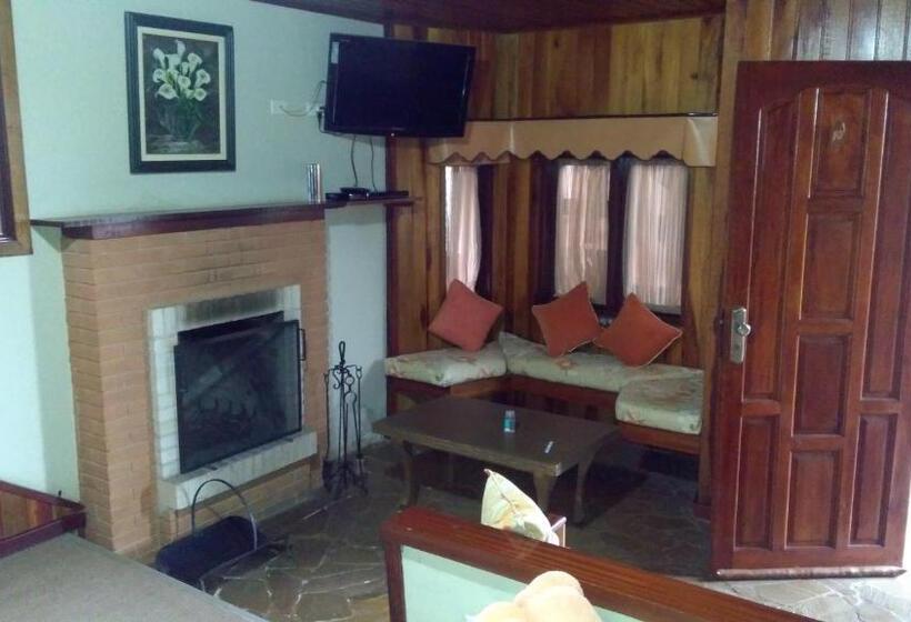 اتاق استاندارد چهارنفره با چشم‌انداز باغ, Pousada Valle Do Luar   Campos Do Jordao