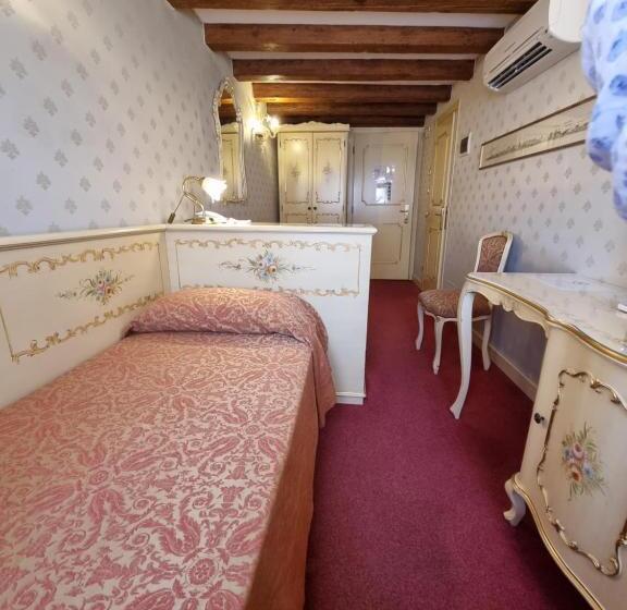 اتاق اکونومی, Locanda Al Leon
