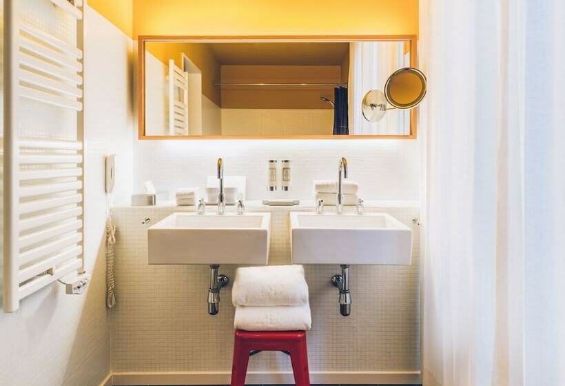 Superior Room with Terrace, Nômade Madrid