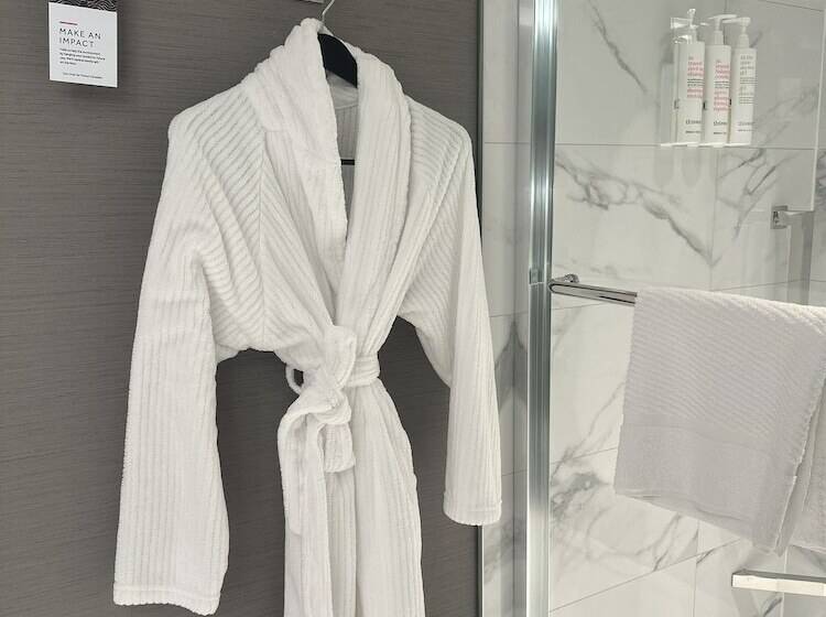 اتاق کلاب, Kingston Marriott