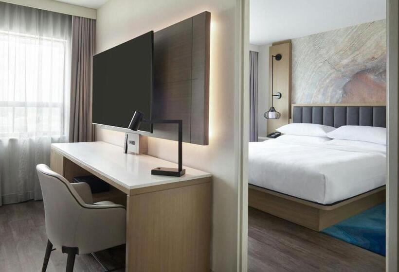 سوئیت کلاب, Kingston Marriott