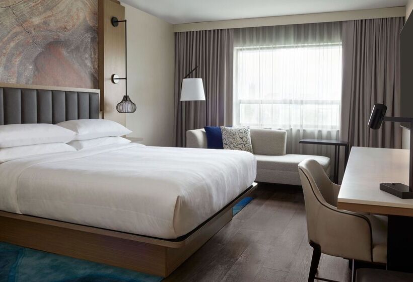 Standardzimmer Kingsize Bett, Kingston Marriott