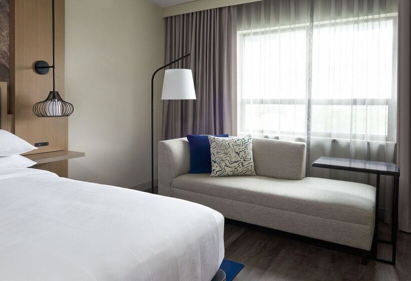 Club Room King Bed, Kingston Marriott