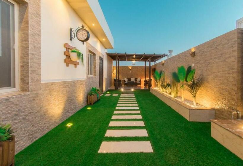 Люкс с Террасой, Al Mokhtar Furnished Units