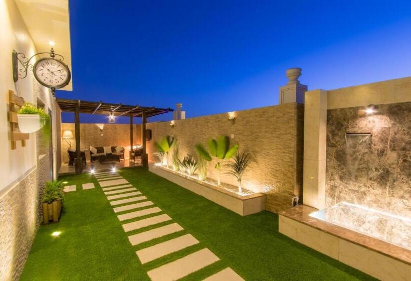 Люкс с Террасой, Al Mokhtar Furnished Units