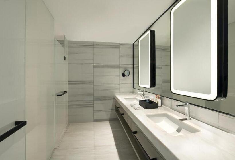 스탠다드 룸 킹사이즈 침대, Crowne Plaza Dalian Xinghai, An Ihg