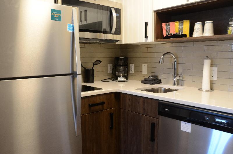 带大床的标准工作室, Staybridge Suites Nashville Se  Murfreesboro, An Ihg