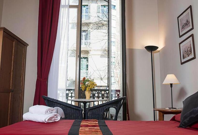 اتاق استاندارد با سرویس بهداشتی مشترک, Fashion House