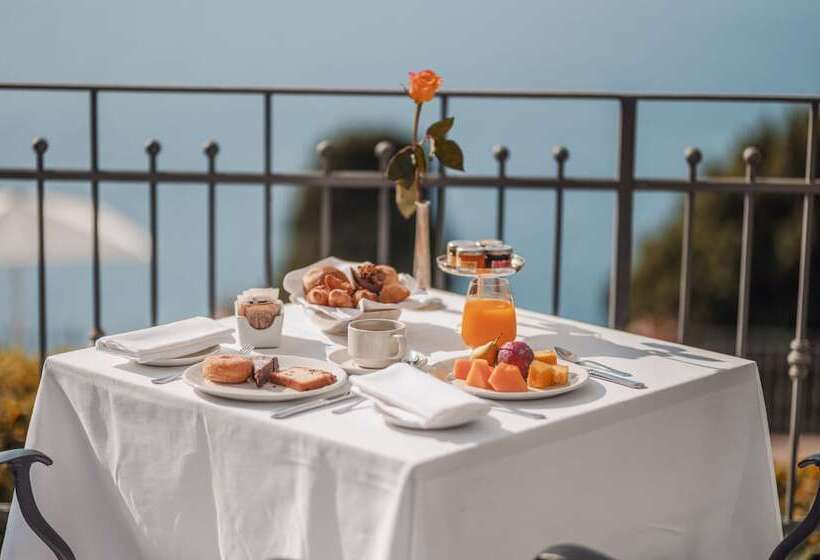 سوییت جونیور با چشم‌انداز دریا, Grand Hotel San Pietro Taormina