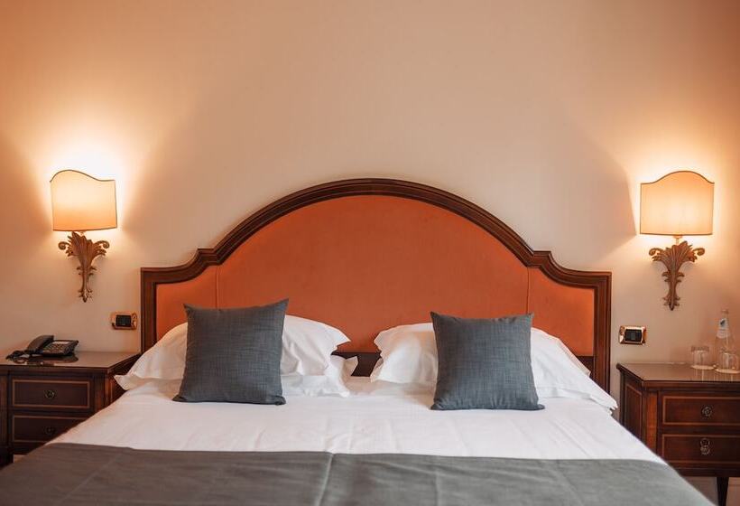 اتاق لوکس با چشم‌انداز دریا, Grand Hotel San Pietro Taormina