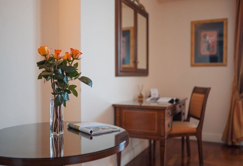 اتاق لوکس با چشم‌انداز دریا, Grand Hotel San Pietro Taormina