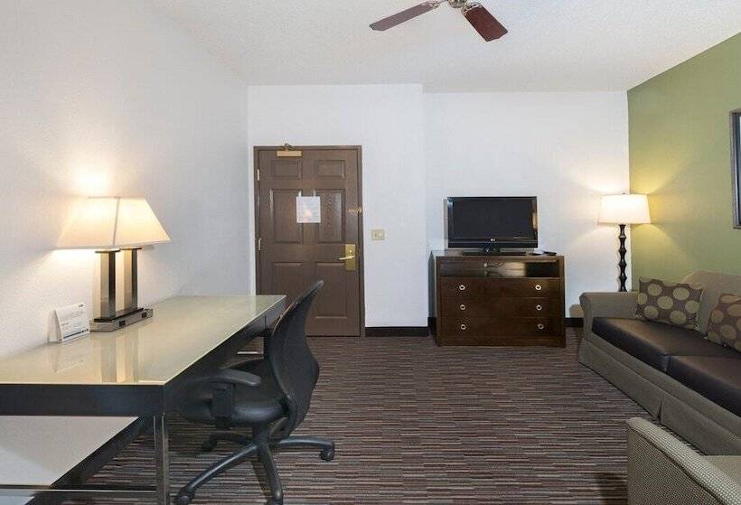 Люкс Адаптированный для Инвалидов, Holiday Inn Express & Suites Chicago Deerfield Lincolnshire, An Ihg
