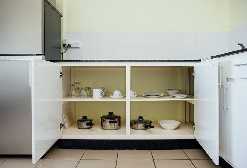 استودیوی استاندارد, Kaiviti Motel
