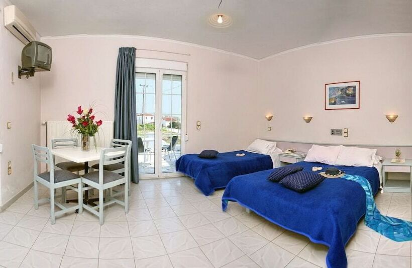 غرفة قياسية ثلاثية, Aphrodite Beach
