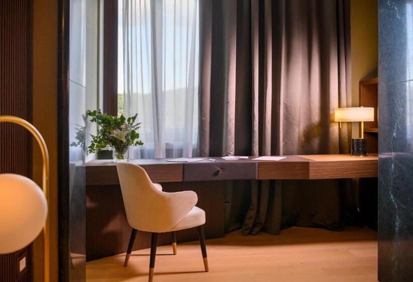 Люкс, Grand Hotel Castrocaro Longlife Formula