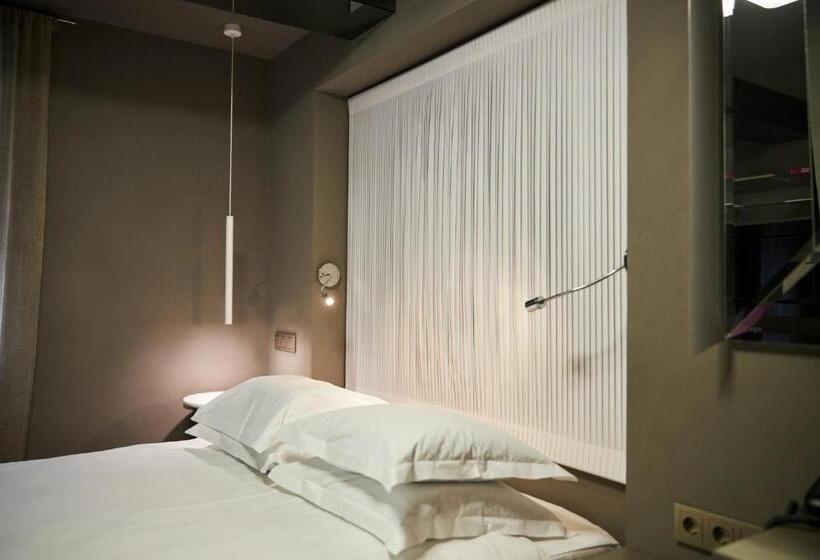 اتاق لوکس یک تخته, Vozdvyzhensky Boutique