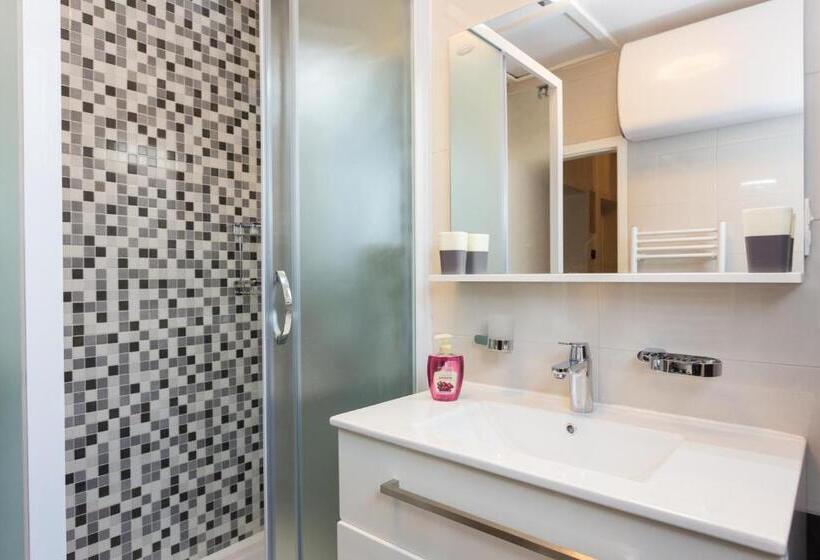 اتاق استاندارد با سرویس بهداشتی مشترک, Guesthouse Ivona