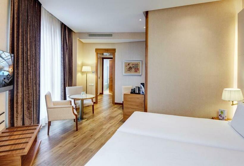 Habitación Triple Estándar, Sercotel Sorolla Palace