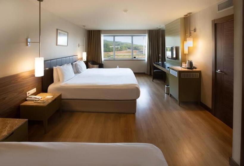 اتاق خانوادگی با چشم‌انداز باغ, Kolin Hotel Spa & Convention Center