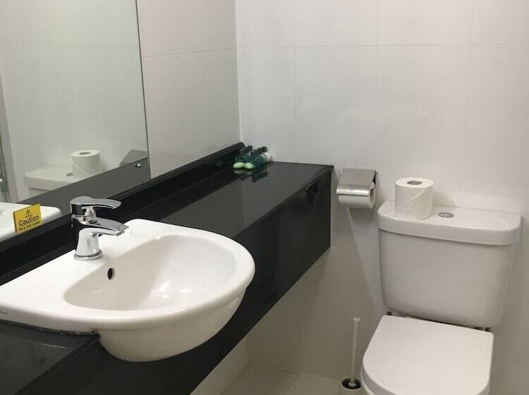 Номер Стандарт Внутренний, Normanton Park Hotel, Sure Hotel Collection By Best Western