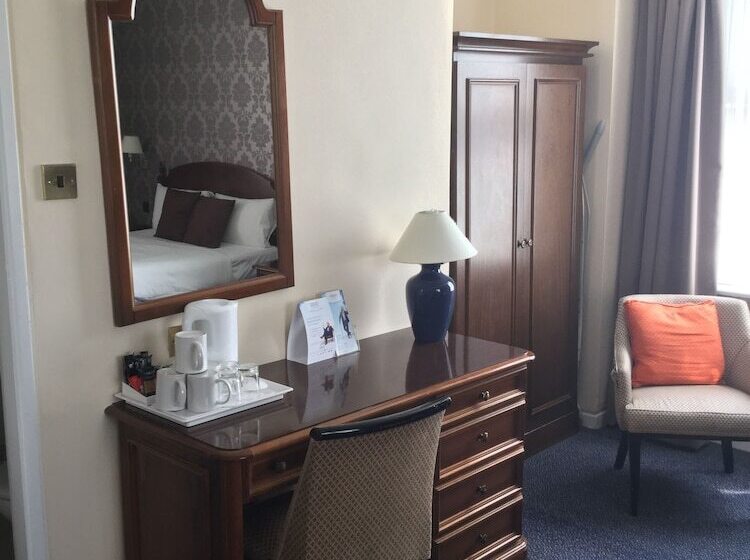 Номер Стандарт, Ramada By Wyndham Crawley Gatwick