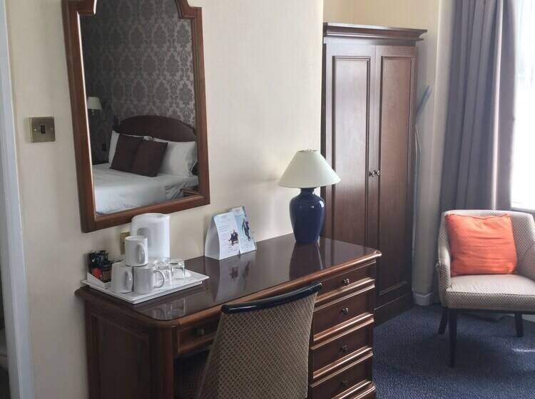Номер Стандарт, Ramada By Wyndham Crawley Gatwick