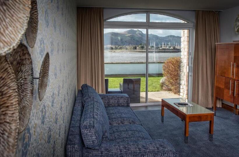 سوییت با چشم‌انداز دریا, The Quay Hotel And Spa