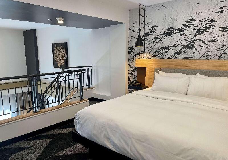 سوئیت با چشم‌انداز زمین گلف, Doubletree By Hilton Quebec Resort