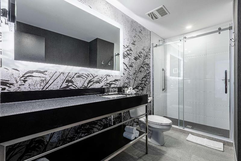 اتاق استاندارد با تخت بزرگ, Doubletree By Hilton Quebec Resort