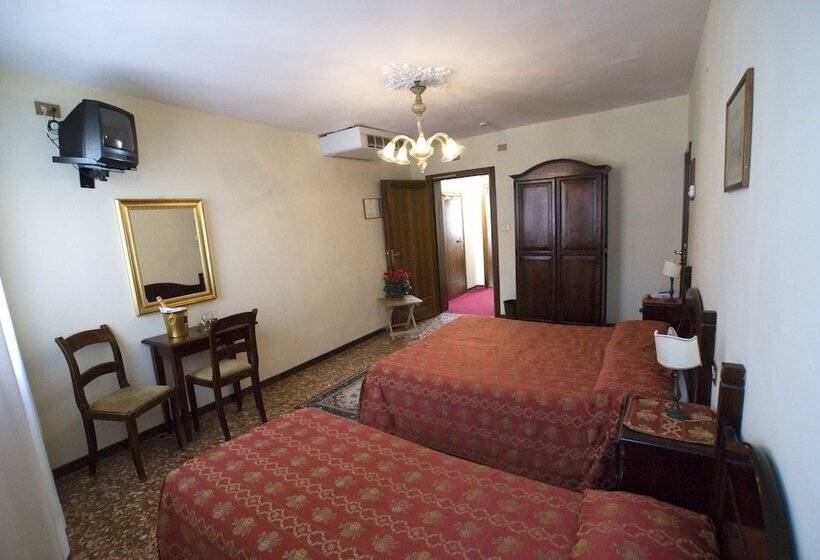 اتاق استاندارد چهار تخته, Tivoli