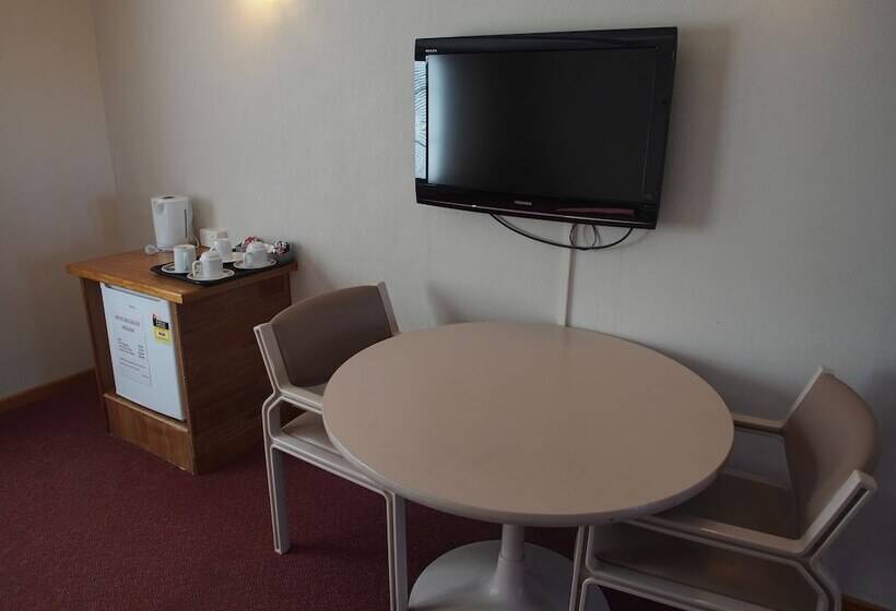 Семейный Номер, Ascot Motor Inn