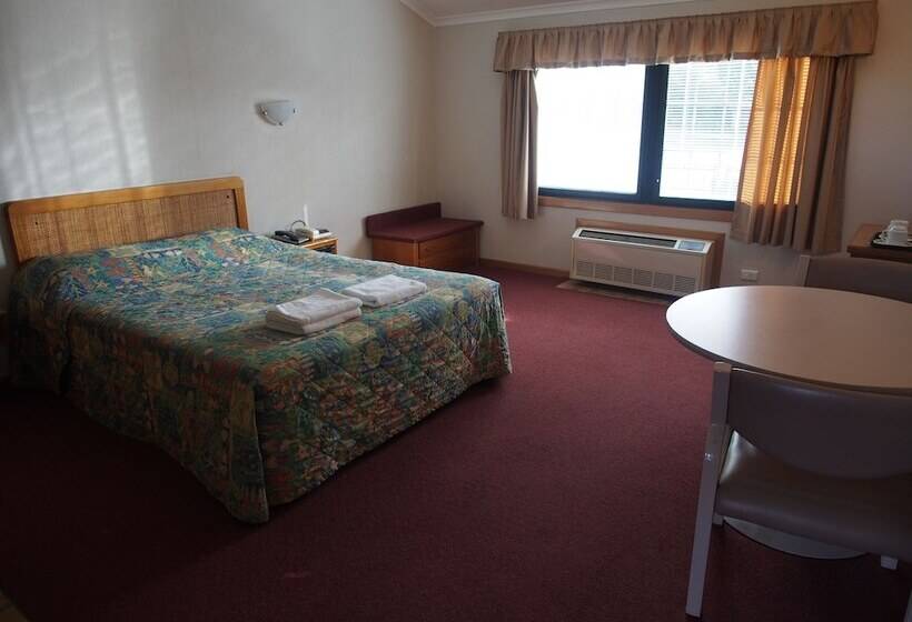 Семейный Номер, Ascot Motor Inn