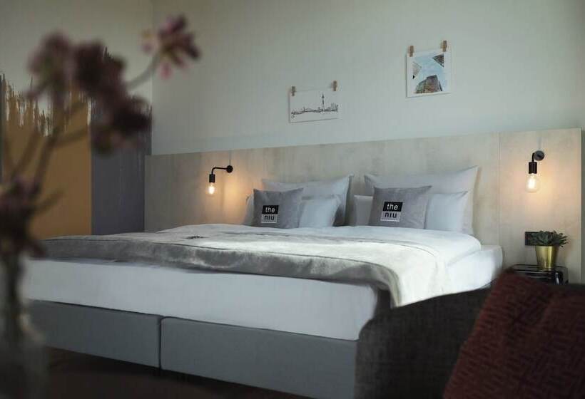 اتاق پرمیوم, Holiday Inn   The Niu Tab Dusseldorf Main Station, An Ihg