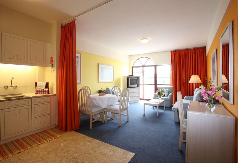 스탠다드 스튜디오, Canico Bay Apartments