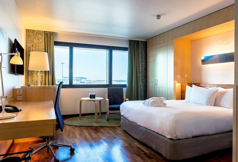 Номер Стандарт Двуспальная Кровать, Hilton Helsinki Airport