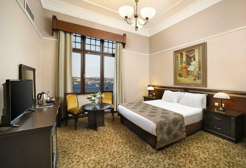 Deluxe Room King Bed & Views, Legacy Ottoman