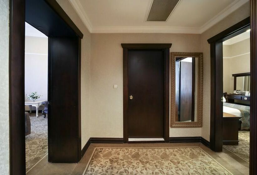 2 Bedroom Family Suite, Legacy Ottoman