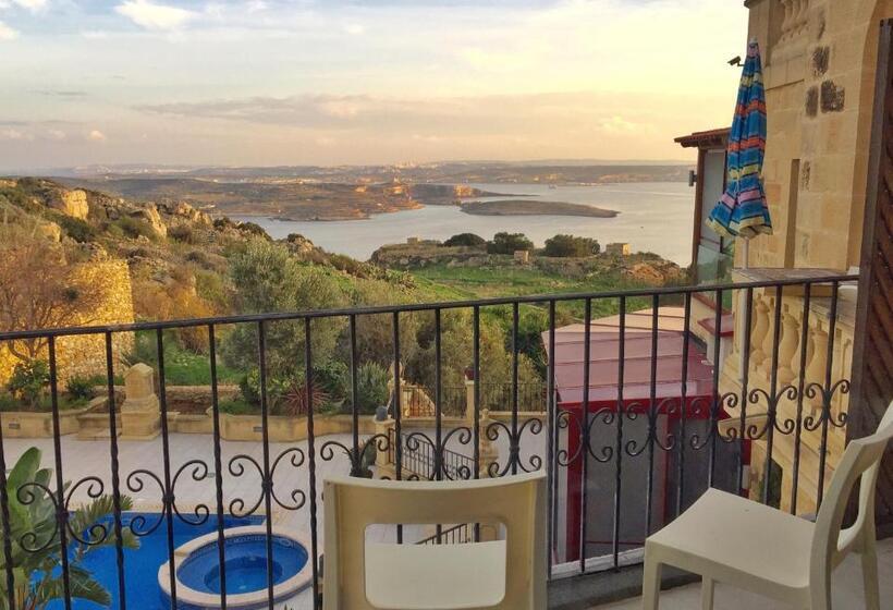 اتاق لوکس با بالکن و چشم‌انداز دریا, Ferrieha B&b