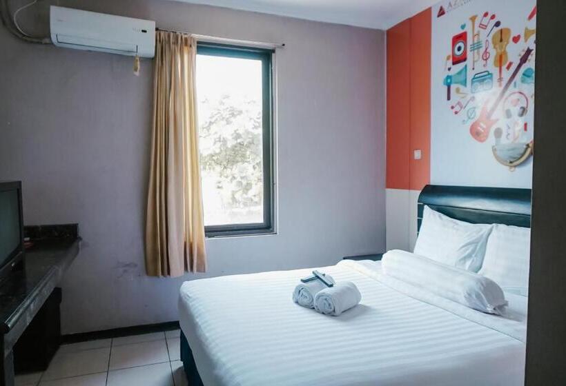 带大床的高级房间, Votel Hotel Tulungagung