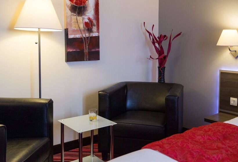Номер Стандарт с Гидромассажем, The Originals Boutique, Actuel Hôtel, Saintetienne Aéroport