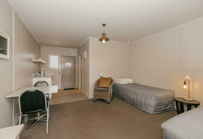 Студия Стандарт, South Street West Motel