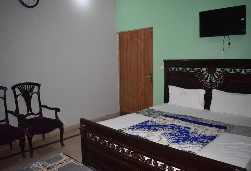 Economy Triple Room, The Oriel