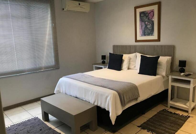 Номер Стандарт Вид на Бассейн, The Lantern Guesthouse