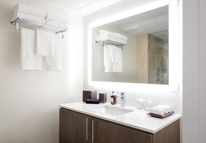 חדר סופריור עם מיטת קינג, Iberostar Waves Miami Beach