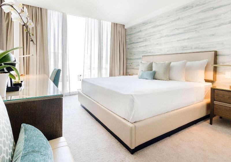 חדר דחוקס עם מיטת קינג, Iberostar Waves Miami Beach