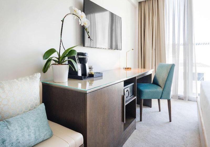 חדר דחוקס עם מיטת קינג, Iberostar Waves Miami Beach