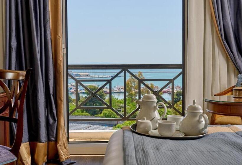 اتاق لوکس با چشم‌انداز دریا, Volos Palace