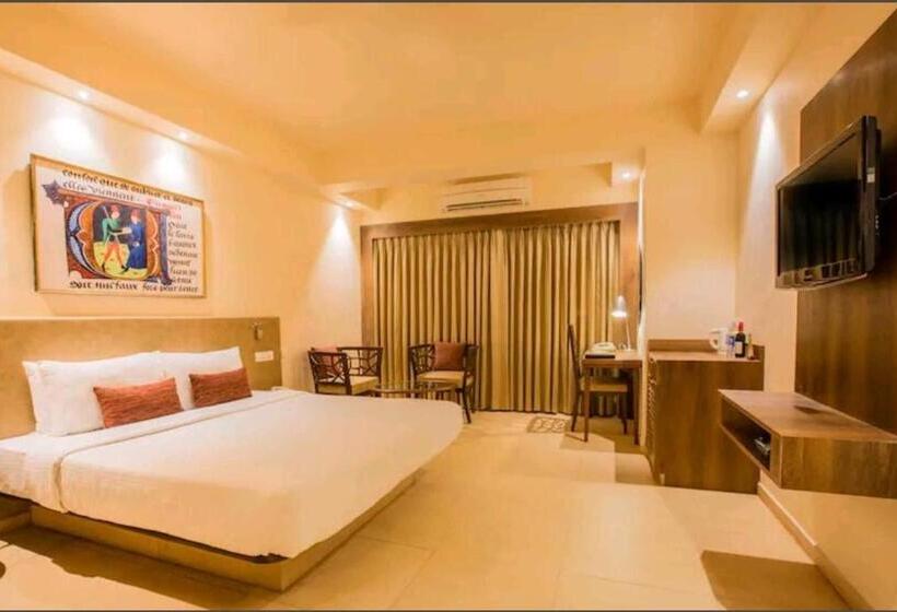 اتاق لوکس, Lemon Tree Amarante Beach Resort, Goa