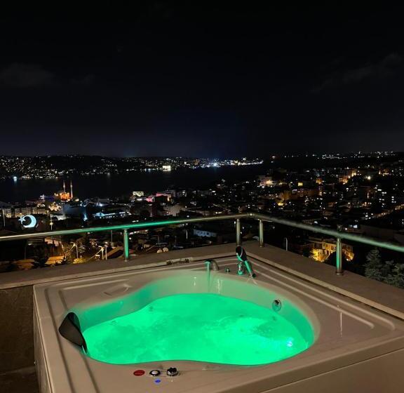 テラス付スイート, Class Hotel Bosphorus With Jacuzzi