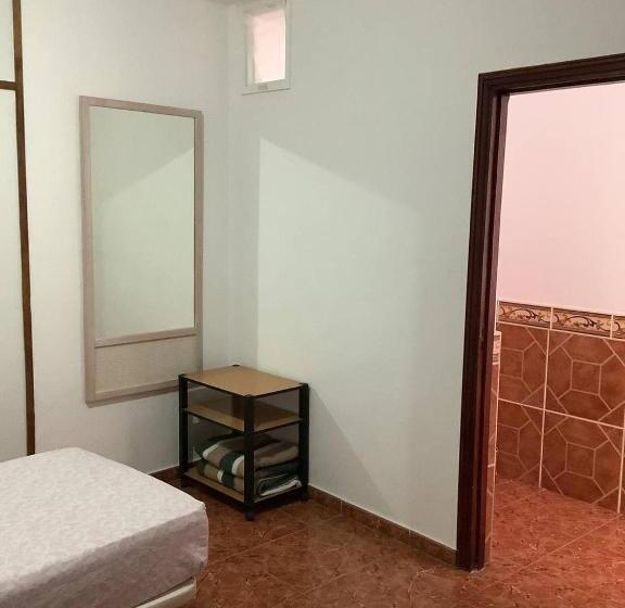 اتاق استاندارد با سرویس بهداشتی مشترک, Banana Surf House
